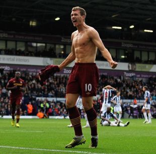 男篮传奇得分后卫曾对科比砍20分，800度近视神准投篮