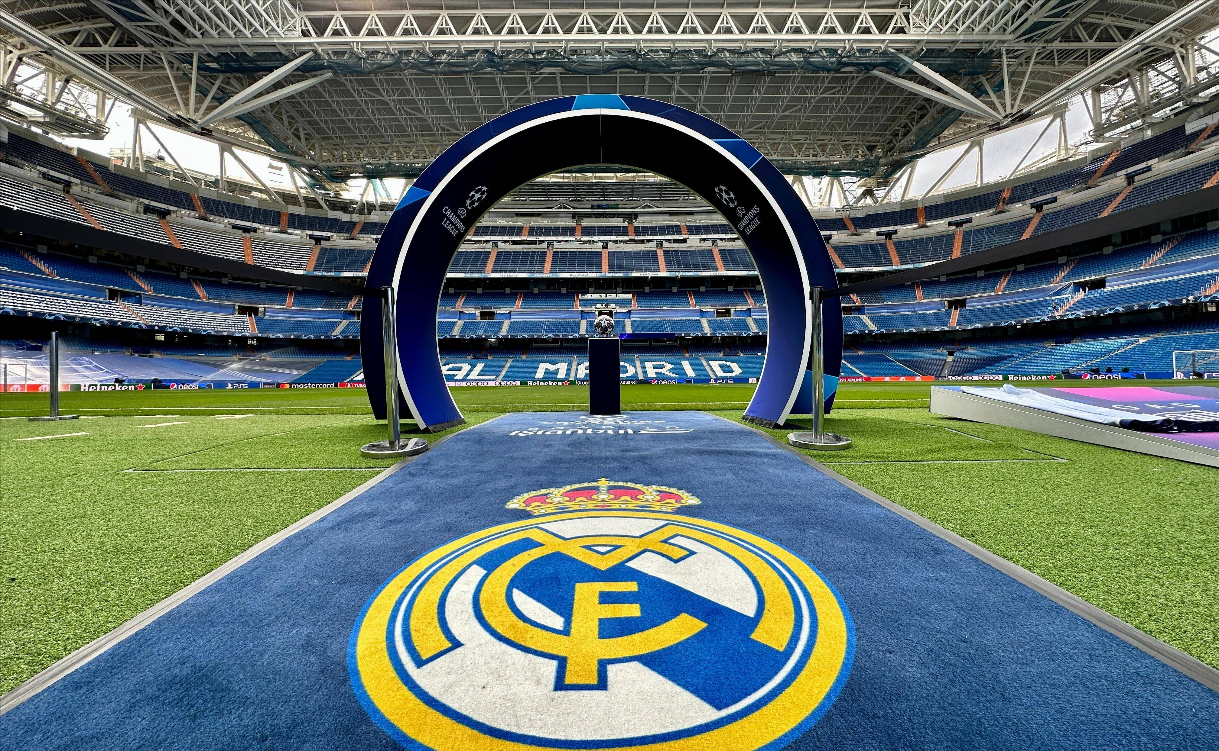 雷迪克：我们有很多掩护战术是为了让詹姆斯获得错位优势（雷迪克：我们通过大量掩护为詹姆斯创造错位优势）