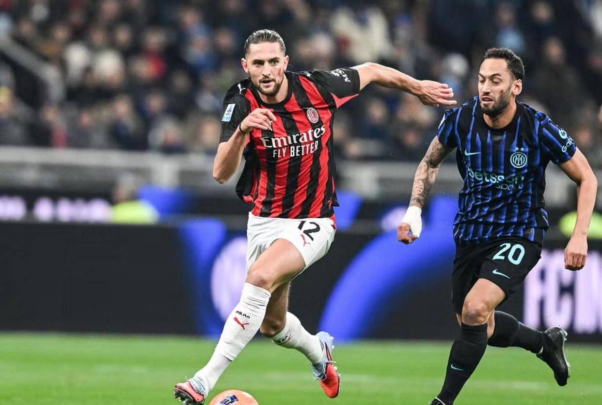 徐杰半场表现惊艳，得分与助攻兼备（徐杰半场大放异彩，攻传俱佳）