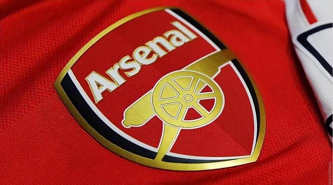 篮球场上的坚守与专注——亚马谈防守之道（防守之魂：亚马谈篮球中的专注与坚守）