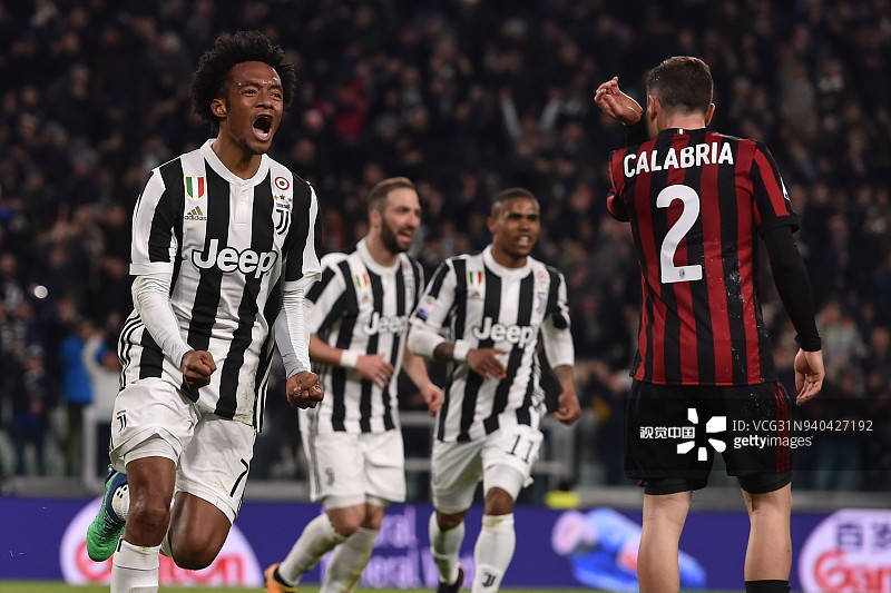 库里火力全开，斯普利特竭尽全力，比赛依旧胶着进行（库里手感炸裂，斯普利特拼到极致，比分始终胶着）